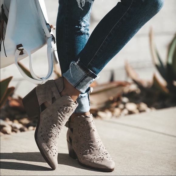 qupid cut out bootie